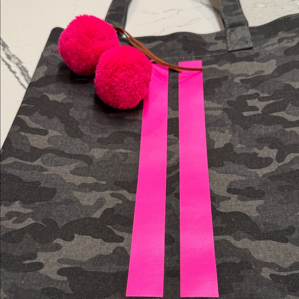 Koala Kanvas Chic Camouflage Tote with Vibrant Pink Stripes and Poms Never Used - Picture 6 of 7